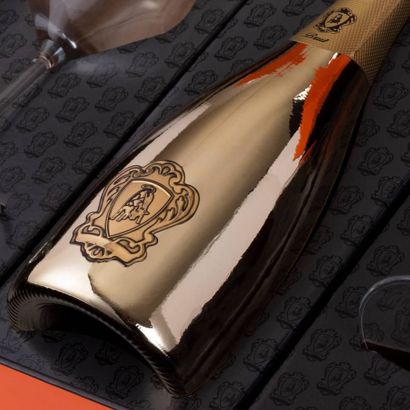 Lamborghini: Oro Vino Spumante with Gift Set Sparkling Wine Lamborghini Wine & Spirits Collections   